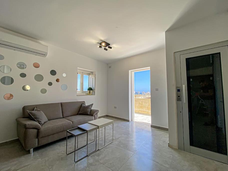 Apartmán Designer Duplex Penthouse In Floriana Exteriér fotografie