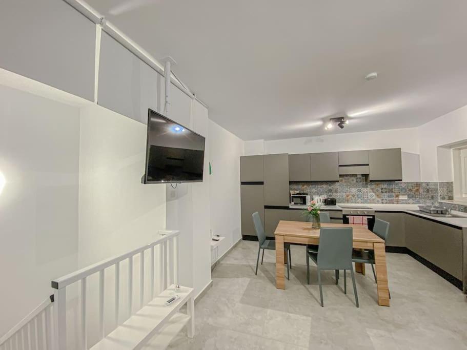 Apartmán Designer Duplex Penthouse In Floriana Exteriér fotografie