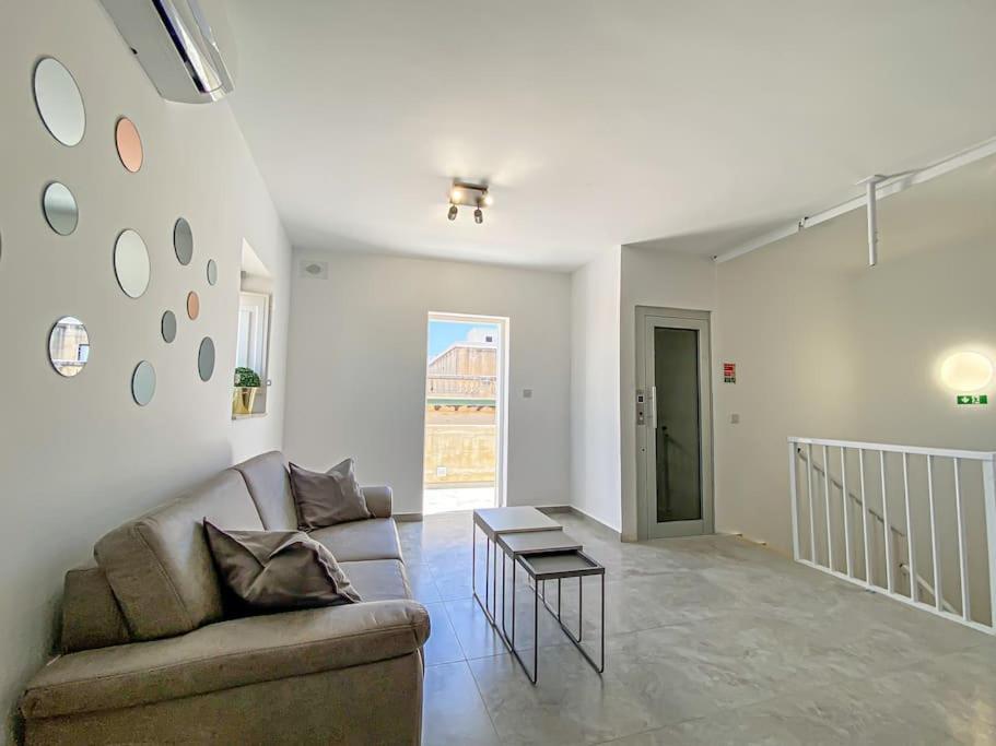 Apartmán Designer Duplex Penthouse In Floriana Exteriér fotografie