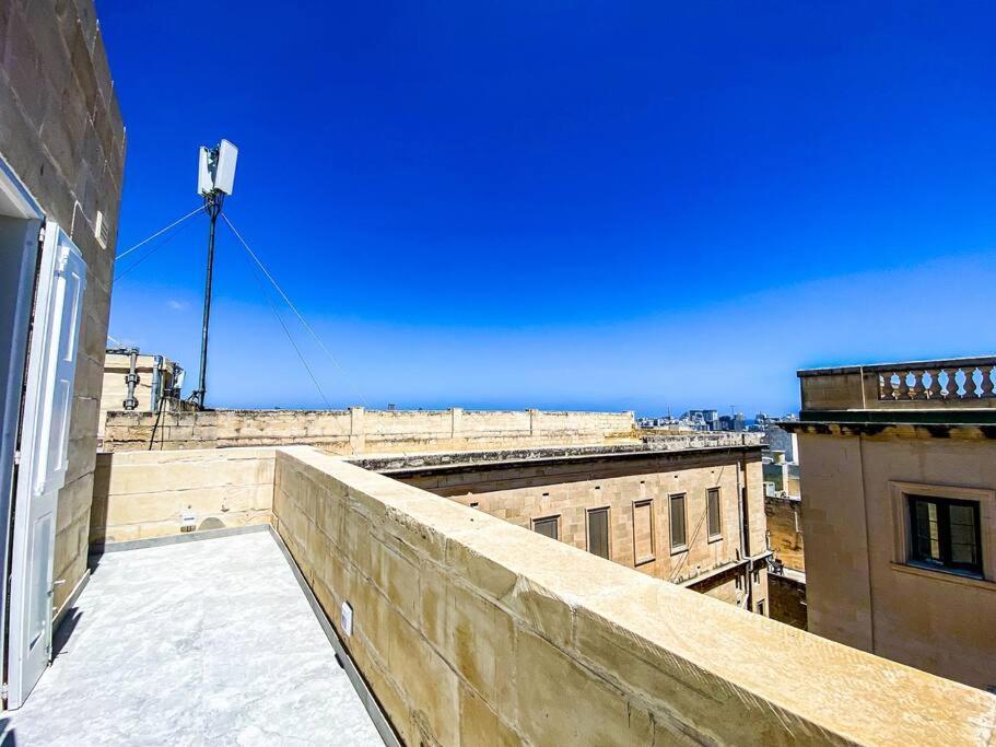 Apartmán Designer Duplex Penthouse In Floriana Exteriér fotografie