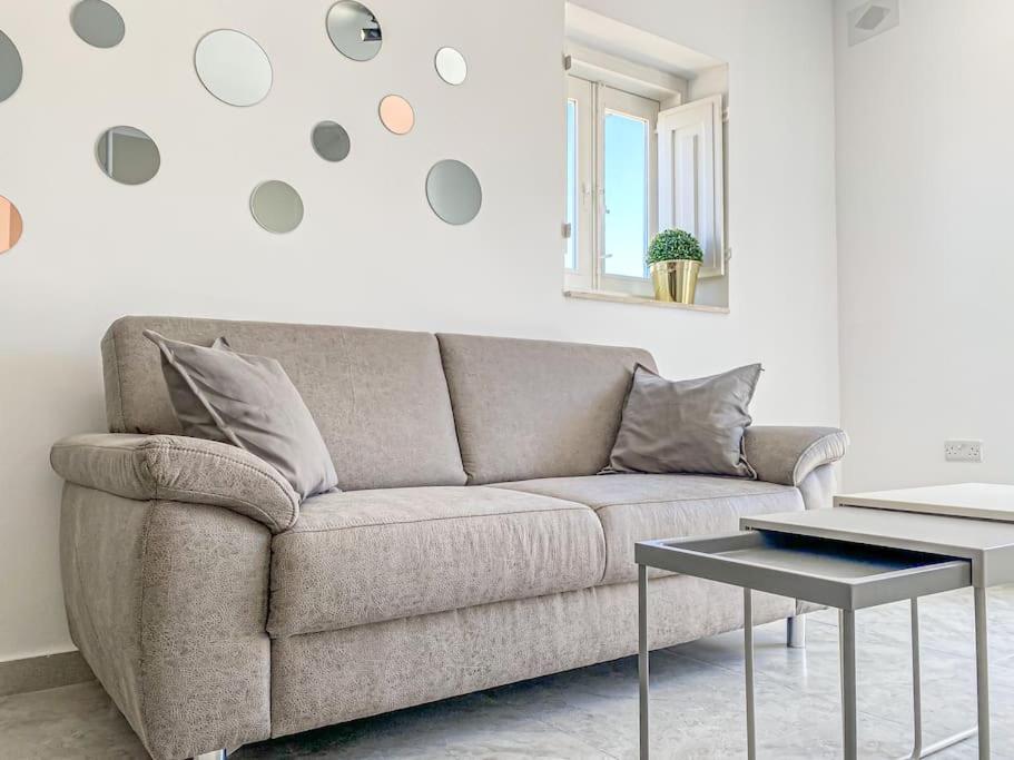 Apartmán Designer Duplex Penthouse In Floriana Exteriér fotografie